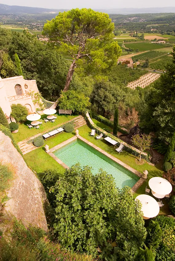 Garden landscape at dawn light photographed by Guy Hervais