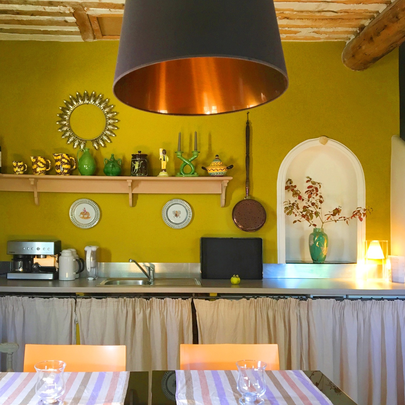 Le Pavillon de Galon - The live-in kitchen dedicated to simple meals as the ones we enjoy in Provence